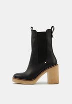Elle - Cuir Noir - Bons Baisers - The Bradery