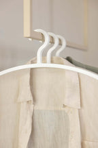 Kleiderbügel FAY in modernem Design mit hochwertiger Oberfläche, ideal für empfindliche Kleidung.