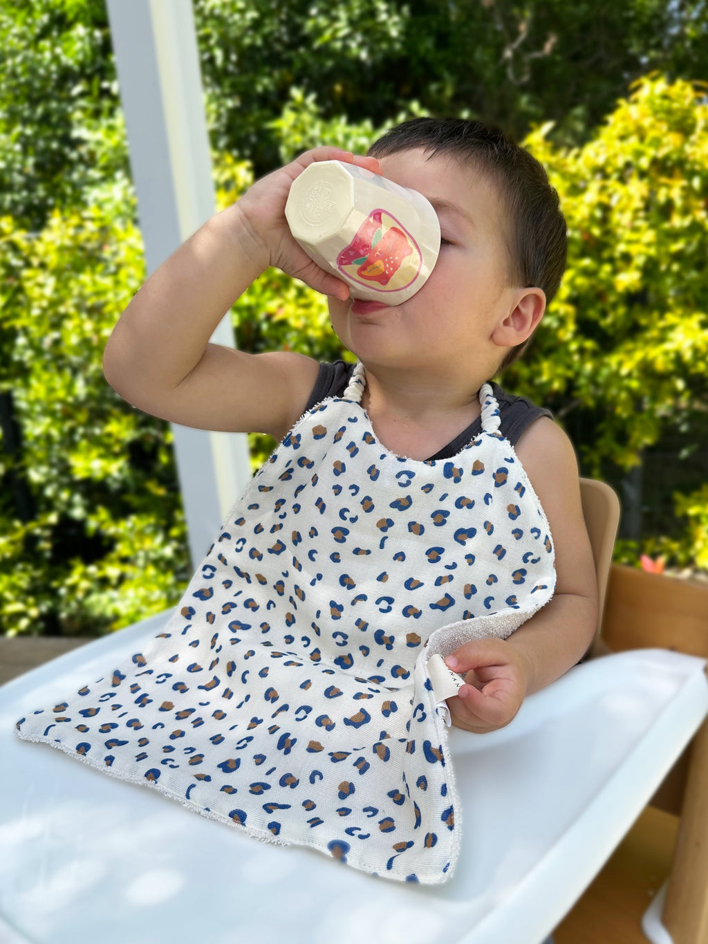 grand-bavoir-cesar-pour-bebe-et-enfant-motif-graou-beige-milinane