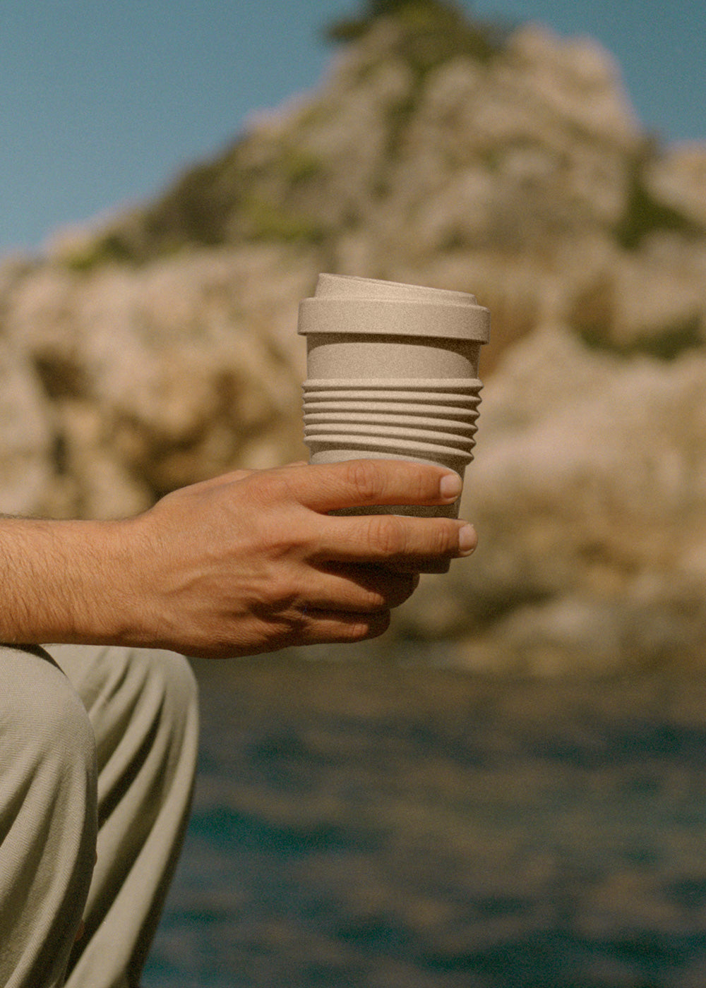 Kitchenware Outdoor Eco - Verre A Café Avec Couvercle En Matériel Recyclé - Sable
