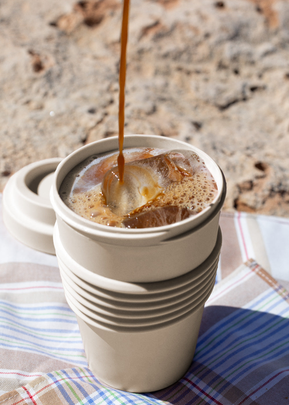 Kitchenware Outdoor Eco - Verre A Café Avec Couvercle En Matériel Recyclé - Sable