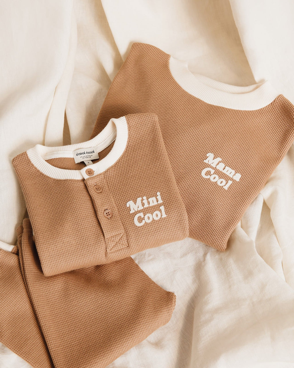 L'Ensemble De Pyjama Mini Cool En Coton Bio Nid D'Abeille - Praliné