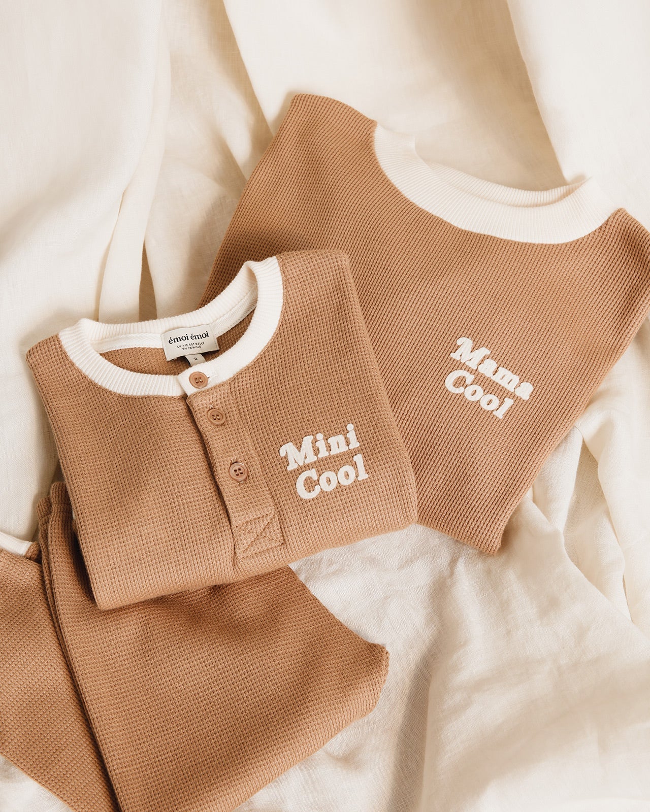 L'Ensemble De Pyjama Mini Cool En Coton Bio Nid D'Abeille - Praliné