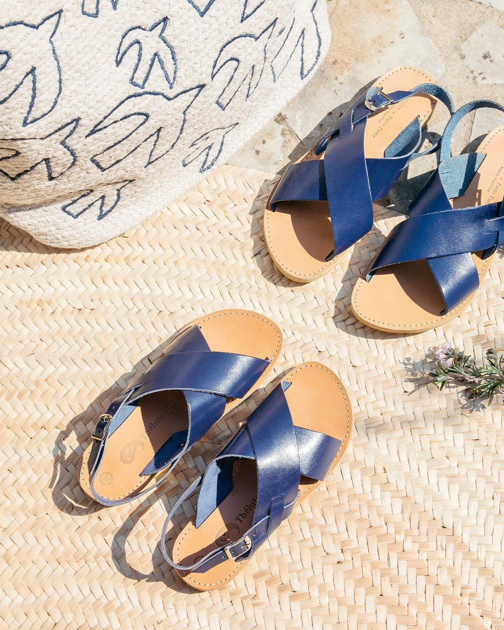 Les sandales enfant - en cuir bleu grecque - Théluto x émoi émoi Sandales Théluto