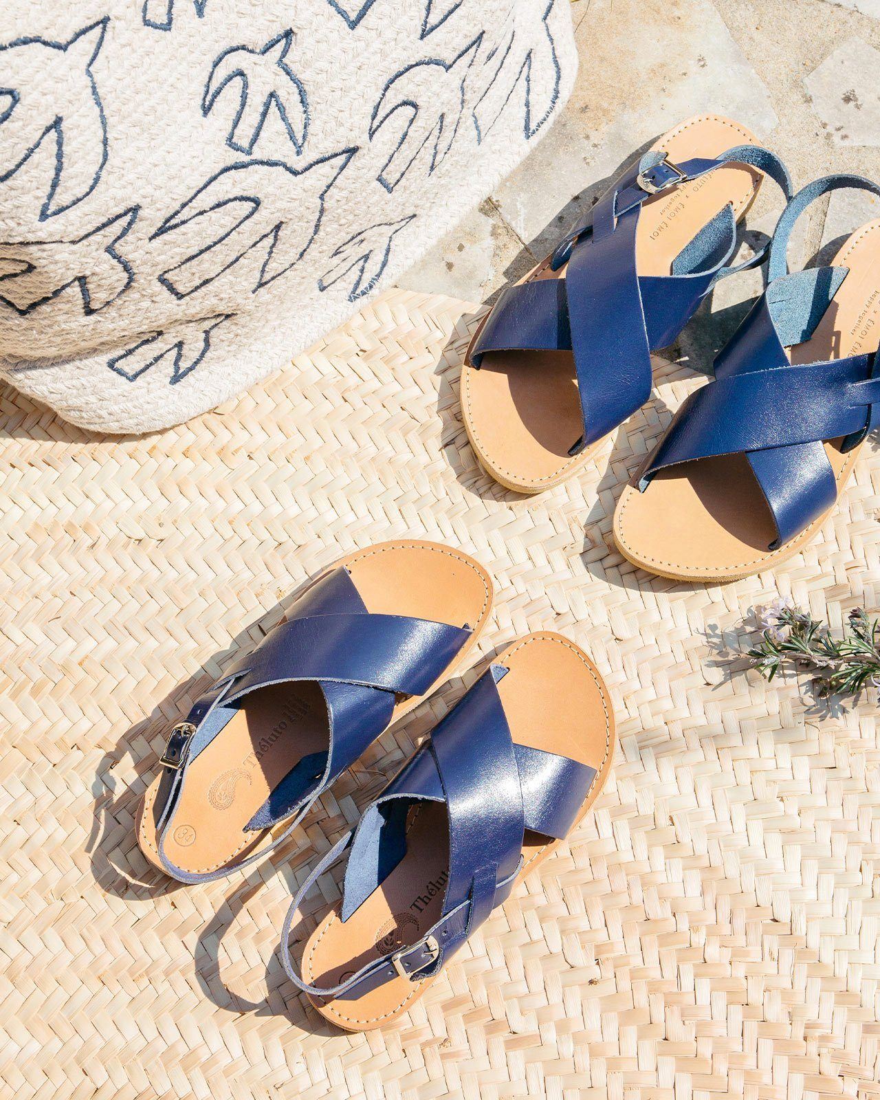 Les sandales enfant - en cuir bleu grecque - Théluto x émoi émoi Sandales Théluto
