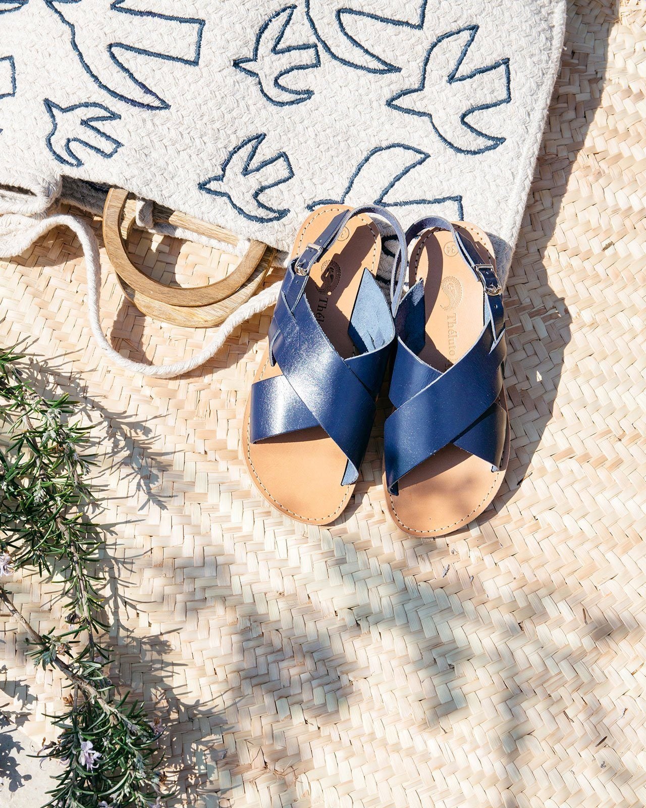 Les sandales enfant - en cuir bleu grecque - Théluto x émoi émoi Sandales Théluto