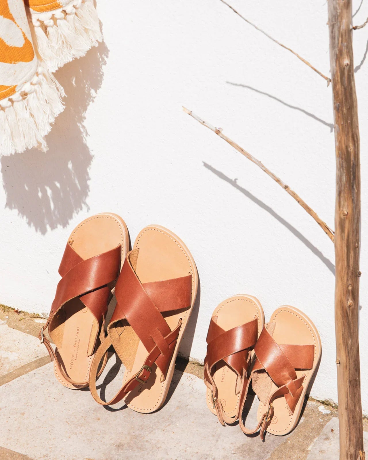 Les Sandales Enfant Toms - En Cuir Camel - Théluto X Émoi Émoi