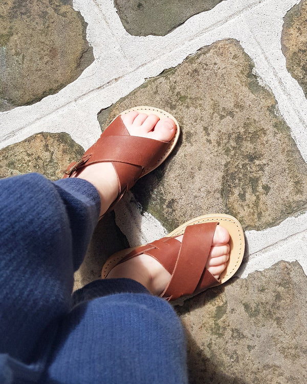 Les Sandales Enfant Toms - En Cuir Camel - Théluto X Émoi Émoi