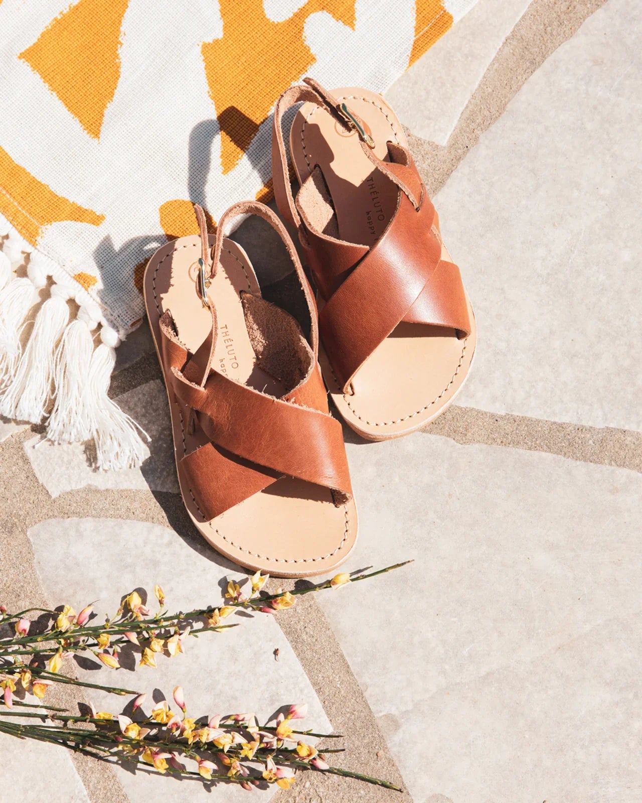 Les Sandales Enfant Toms - En Cuir Camel - Théluto X Émoi Émoi