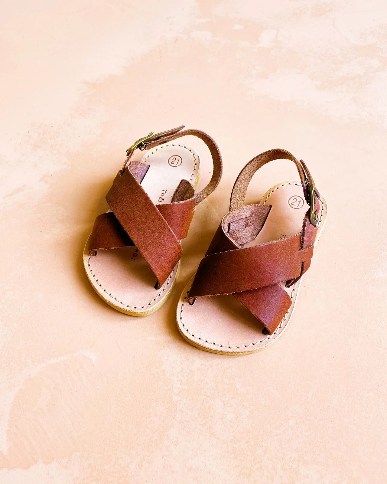 Les Sandales Enfant Toms - En Cuir Camel - Théluto X Émoi Émoi