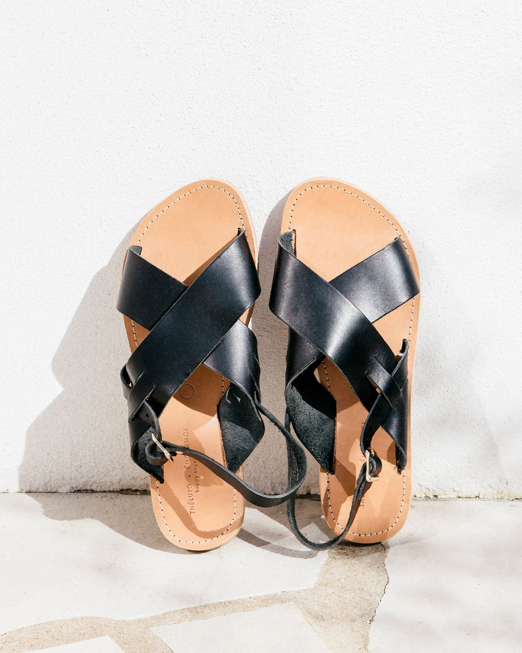 Les Sandales Tom Femme En Cuir Noir - Théluto X Émoi Émoi