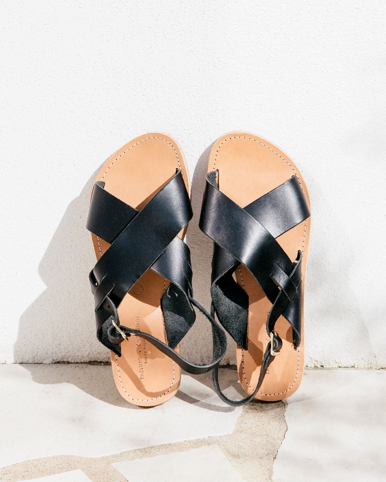 Les Sandales Tom Femme En Cuir Noir - Théluto X Émoi Émoi