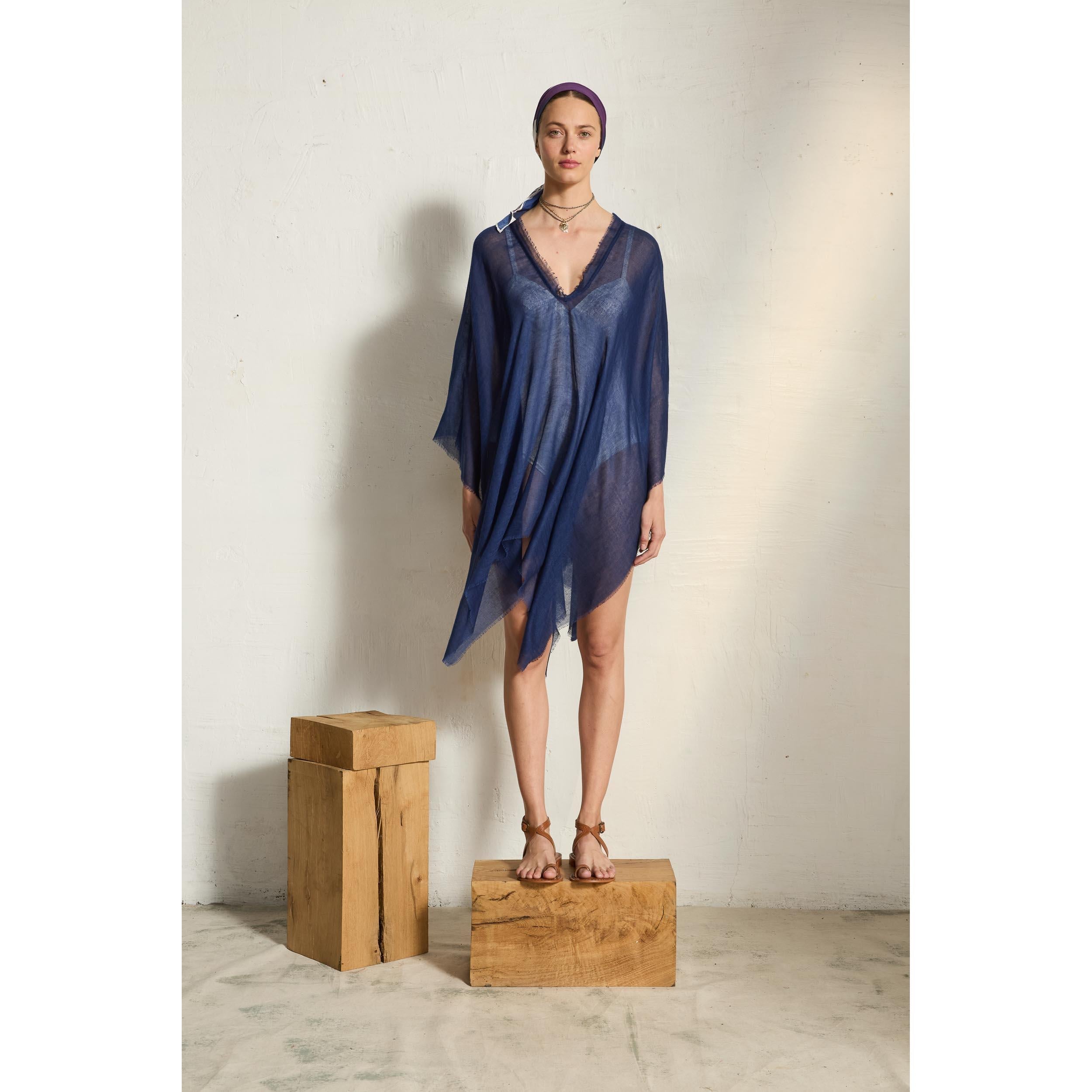 Poncho Court Rafaele Etamine De Laine - China Blue