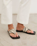 MIM Sandalia plana Horsie Print