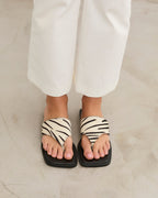 MIM Sandalia plana Horsie Print