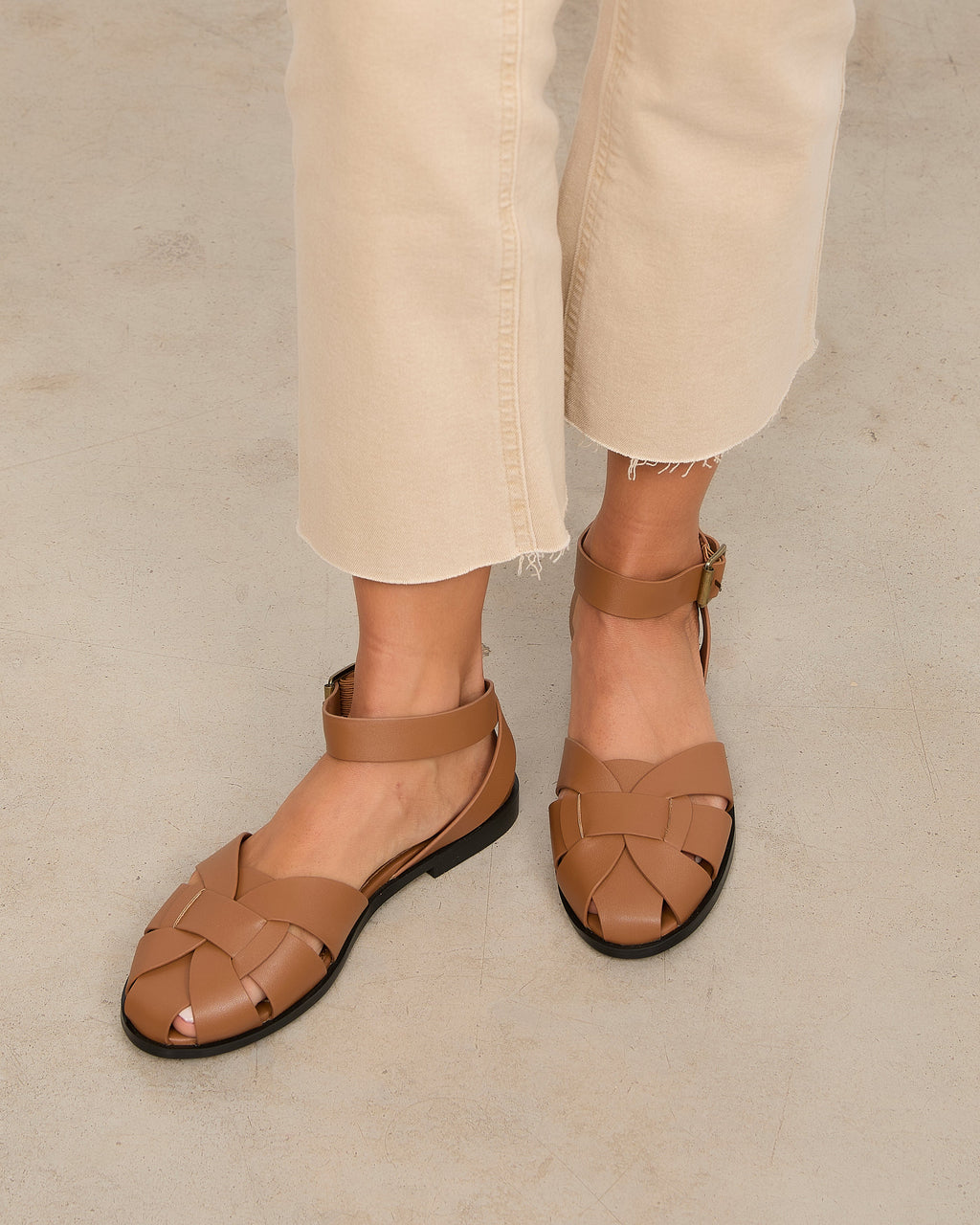 MIM Sandalia plana ODD CAMEL