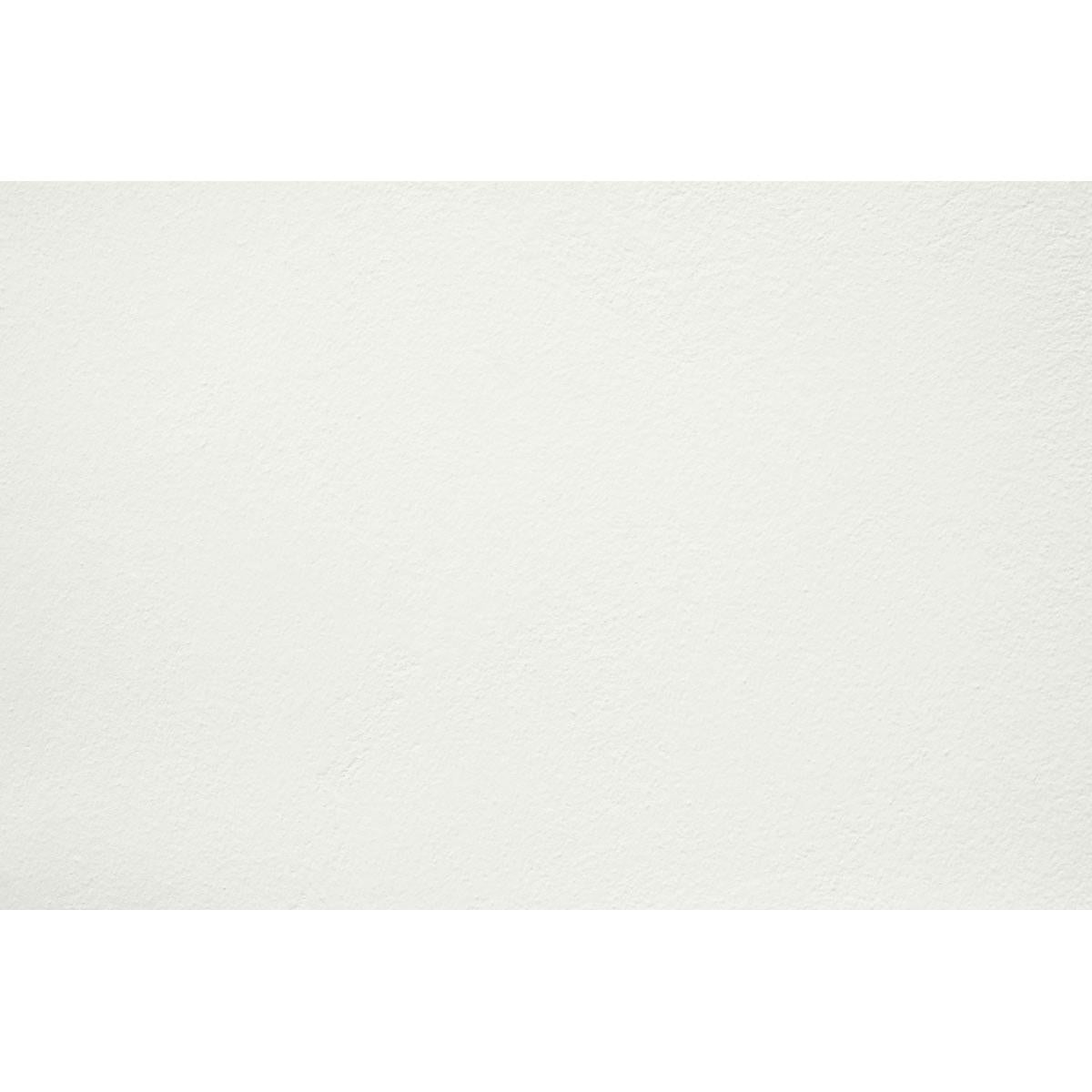 Peinture All star appliquée sur un mur - teinte blanc pur