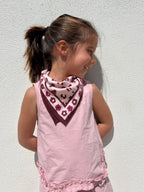petit-foulard-oscar-50-par-50-enfant-adulte-graou-milk-rose-leopard-motif-porte-milinane