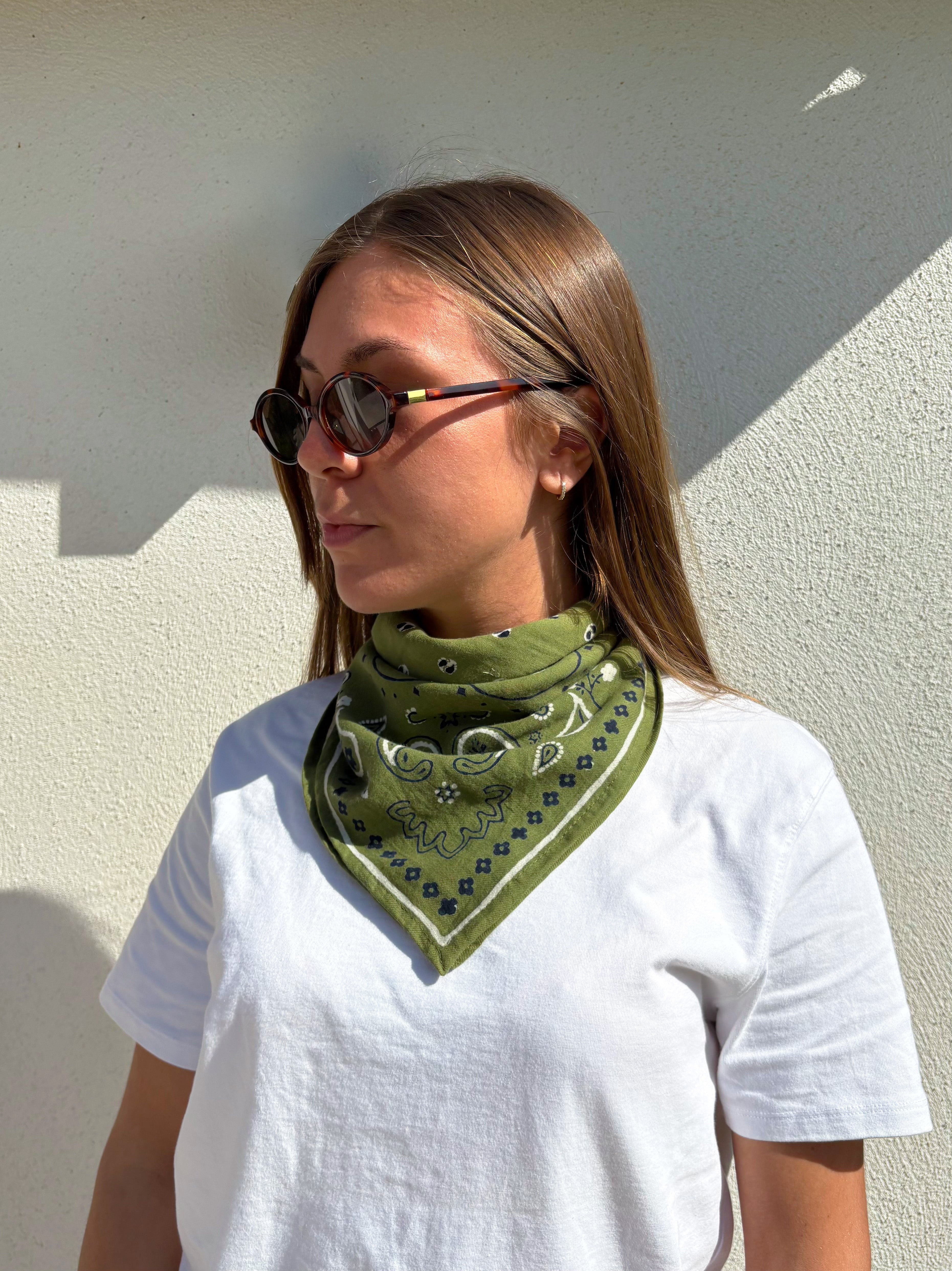 petit-foulard-oscar-adulte-50-par-50-bandana-kaki-motif-paisley-block-print-milinane