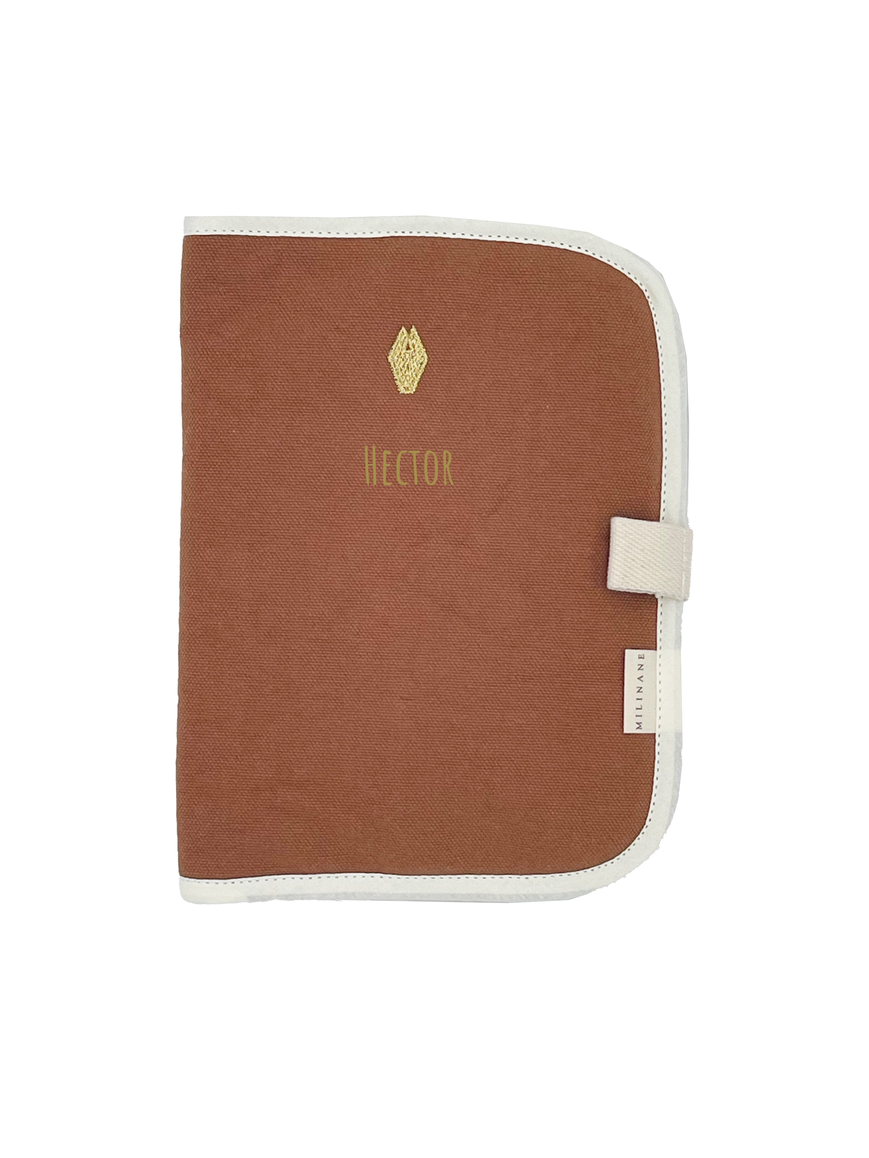 protege-carnet-de-sante-camel-pour-bebe-personnalisable-avec-prenom-milinane