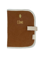 protege-carnet-de-sante-personnalisable-avec-prenom-couleur-camel-milinane