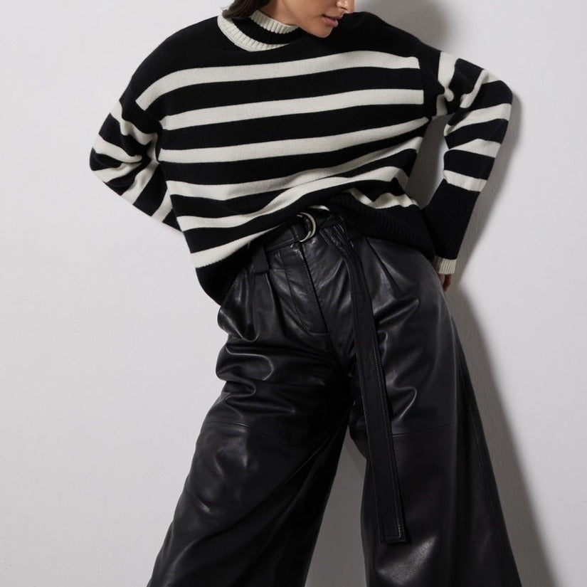Pull - Askana - Noir - NOTSHY - The Bradery