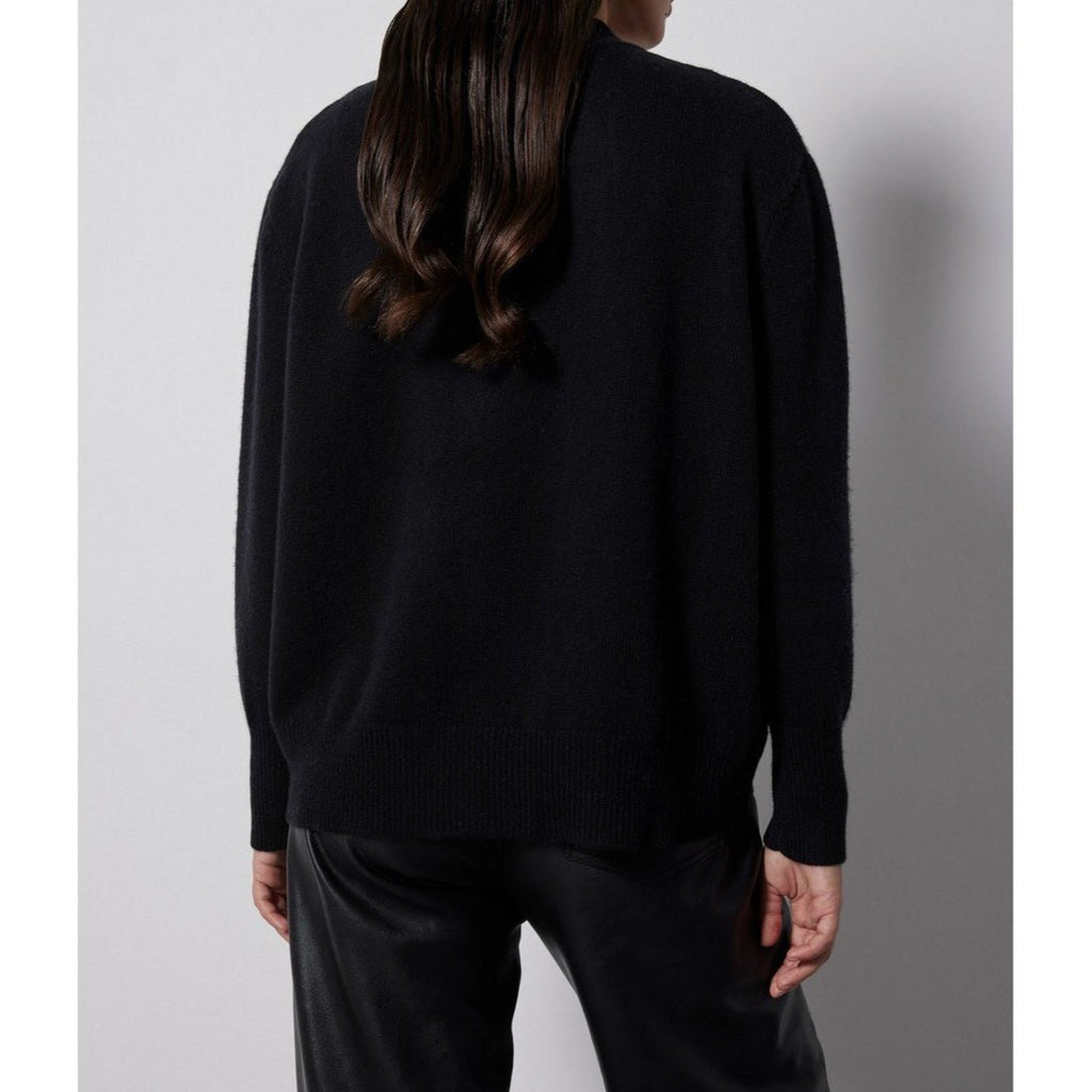 Pull - Valia - Noir - NOTSHY - The Bradery