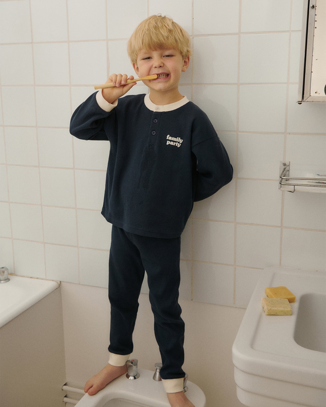 Le Pyjama Family Party Enfant En Coton Bio Nid D'Abeille - Charbon