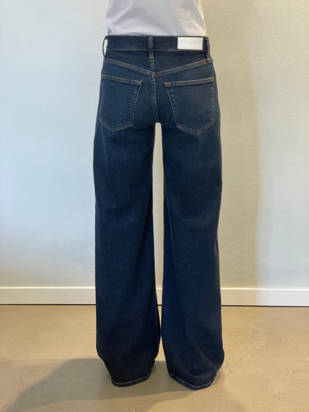 Jean *Mid Rise Wide Leg - Barely Worn