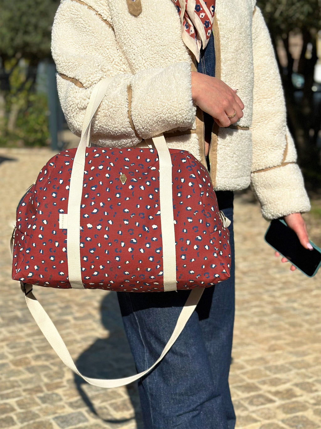sac-a-langer-maternite-maman-joseph-graou-brique-bordeaux-milinane-ambiance-1