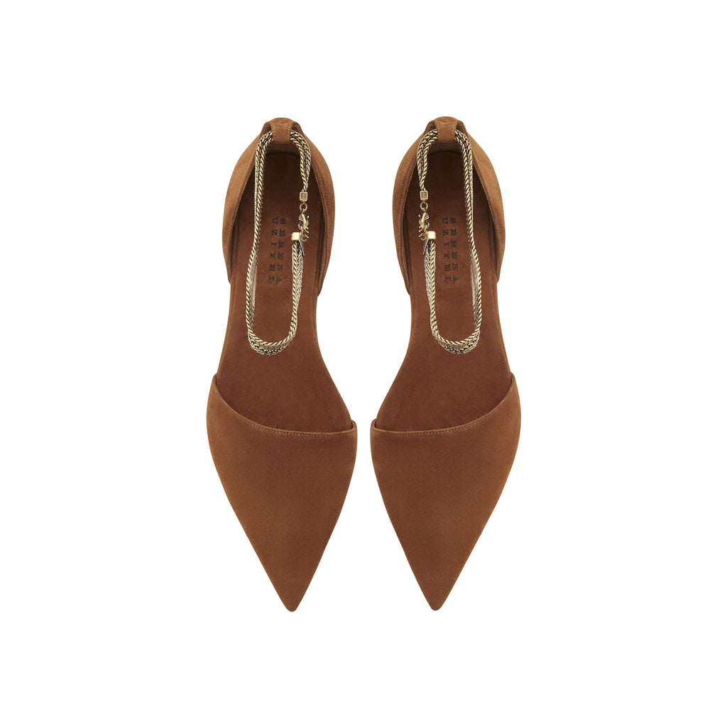 Sienna Camello Flat Ballerina in brown suede with chainlink anklet for elegance and comfort.