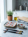 Pechino - Set De 2 Assiettes, 2 Bols Et 2 Jeux De Baguettes - Rouge - Céramique