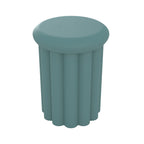 table d appoint ronde en metal bleu aglae fond blanc