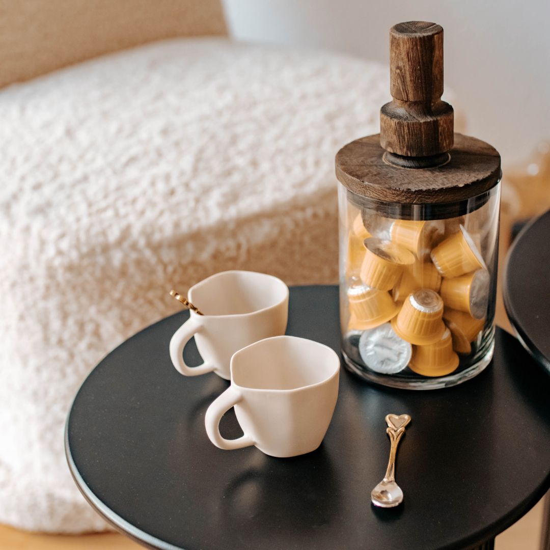 tasse-cafe-greige-forme-organique