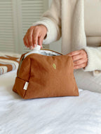 trousse-de-toilette-pour-femme-jade-camel-milinane