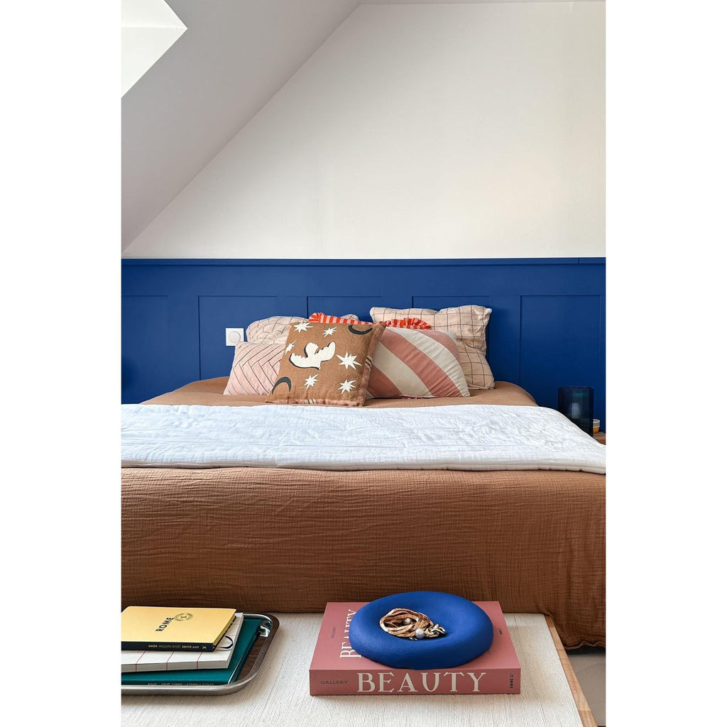 Inspiration déco : ambiance 2 avec la peinture Ouzo calling - teinte bleu outremer || @luco_family